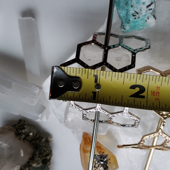 Honeycomb and bee hair clip and stick - Picture 9 of 13